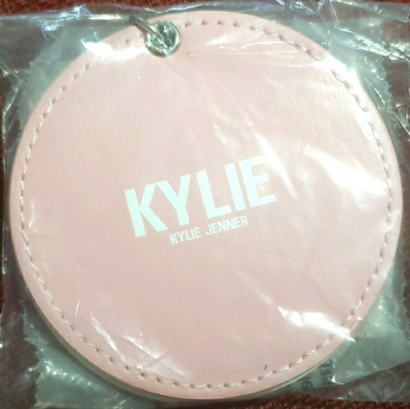KYLIE JENNER COSMETICS COMPACT MIRROR KEYCHAIN. - Picture 2 of 2